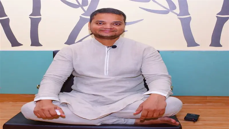 Naam Jap Kya Hai - Devotee practicing meditation and mantra chanting